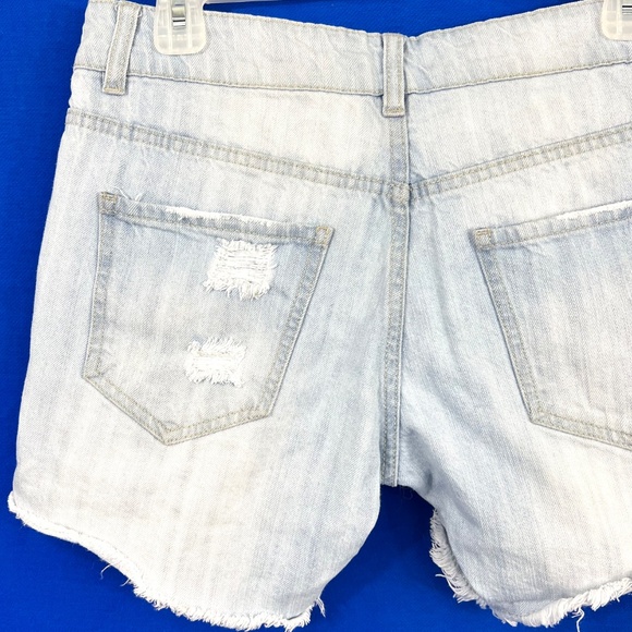 🔥2/$10 |•REFUGE•| Light Wash Distressed Jean Shorts - Picture 4 of 6